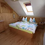 Lehner Apartman *